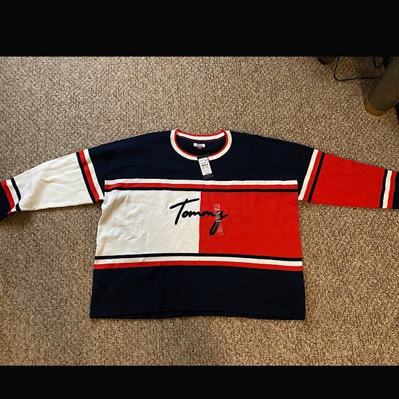 NWT TOMMY HILFIGER SWEATER - Picture 4 of 5